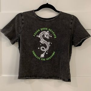 Hollister Black Acid Wash Cropped Dragon  🐉 T shirt Large